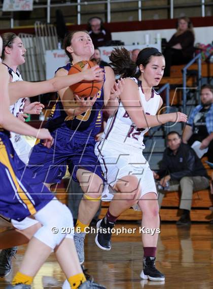Thumbnail 1 in Civic Memorial vs. Benton (IHSA 3A Sectional Semifinal) photogallery.