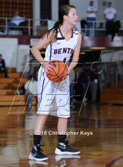 Thumbnail 2 in Civic Memorial vs. Benton (IHSA 3A Sectional Semifinal) photogallery.