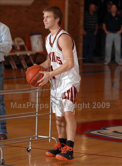 Thumbnail 2 in Red Hill vs. Woodlawn (IHSA Class 1A Sectional Championship) photogallery.
