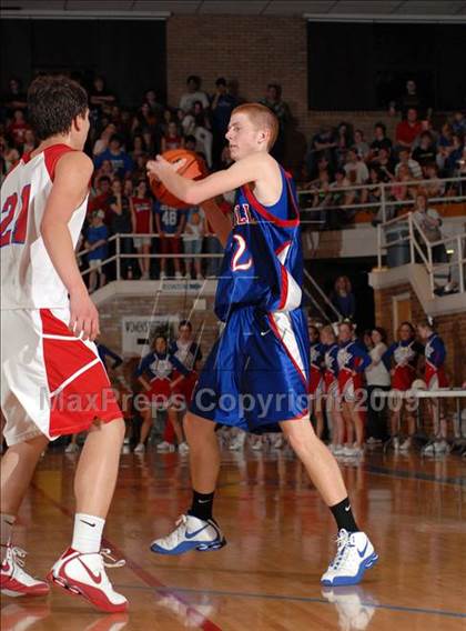 Thumbnail 3 in Red Hill vs. Woodlawn (IHSA Class 1A Sectional Championship) photogallery.