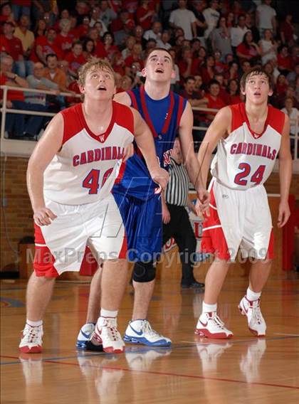 Thumbnail 2 in Red Hill vs. Woodlawn (IHSA Class 1A Sectional Championship) photogallery.