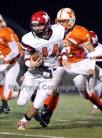 Thumbnail 2 in Mineola vs. Maypearl (2A Division 1 Region 2 Area Playoffs) photogallery.