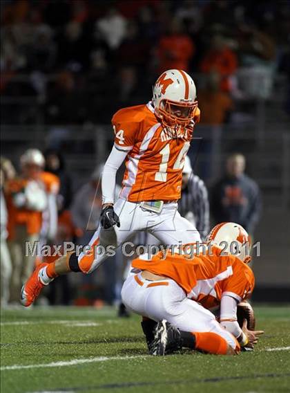 Thumbnail 2 in Mineola vs. Maypearl (2A Division 1 Region 2 Area Playoffs) photogallery.
