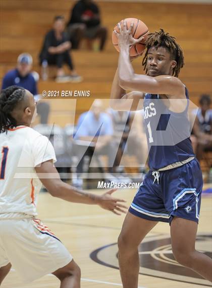 Thumbnail 3 in Mundy's Mill vs North Cobb Christian (Holiday Hoopsgiving Tournament) photogallery.