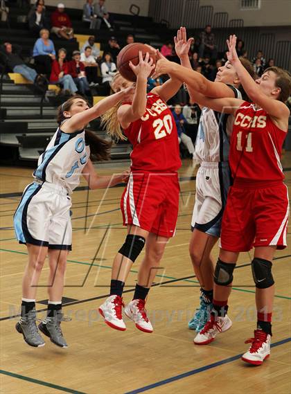 Thumbnail 2 in Cathedral Catholic vs. Our Lady of Peace (So Cal Holiday Classic) photogallery.