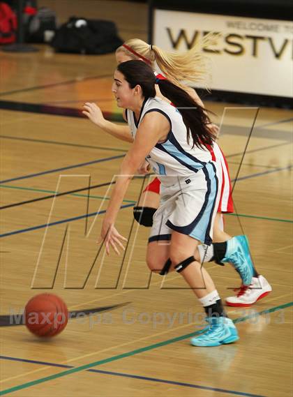 Thumbnail 3 in Cathedral Catholic vs. Our Lady of Peace (So Cal Holiday Classic) photogallery.
