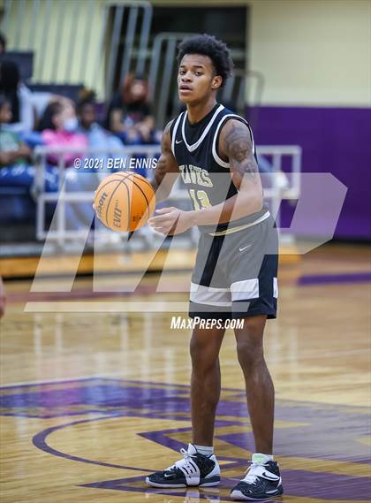 Thumbnail 2 in Washington County vs McDonough (Jones County Morris Bank Holiday Classic) photogallery.