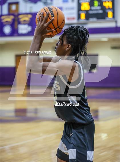 Thumbnail 1 in Washington County vs McDonough (Jones County Morris Bank Holiday Classic) photogallery.