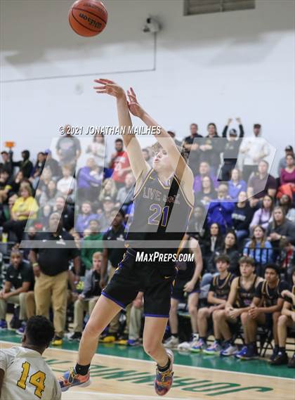 Thumbnail 3 in Walker vs Live Oak (Livingston Parish Tournament) photogallery.