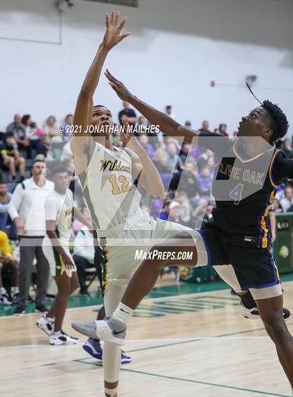 Thumbnail 2 in Walker vs Live Oak (Livingston Parish Tournament) photogallery.