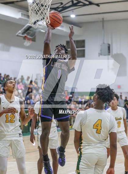 Thumbnail 1 in Walker vs Live Oak (Livingston Parish Tournament) photogallery.