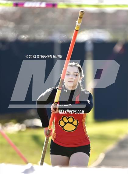 Thumbnail 1 in Neuqua Valley Meet photogallery.