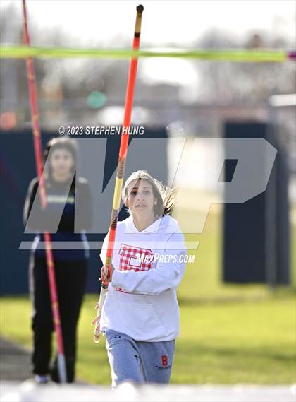 Thumbnail 1 in Neuqua Valley Meet photogallery.