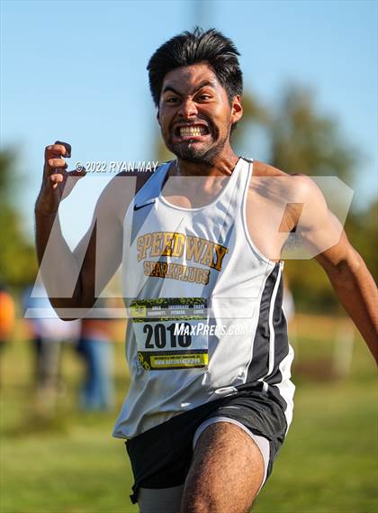Thumbnail 2 in IHSAA Boys Cross Country Sectionals photogallery.