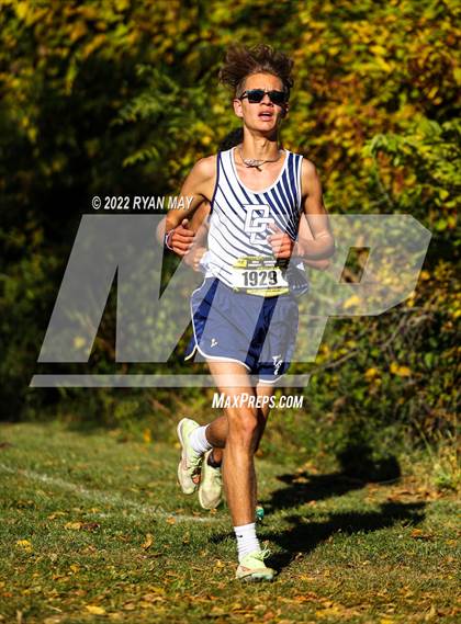 Thumbnail 2 in IHSAA Boys Cross Country Sectionals photogallery.