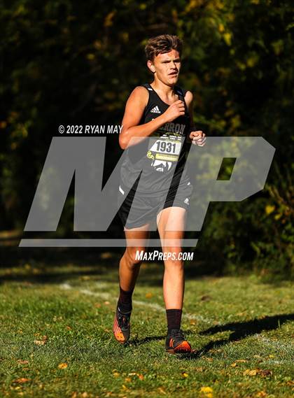 Thumbnail 2 in IHSAA Boys Cross Country Sectionals photogallery.