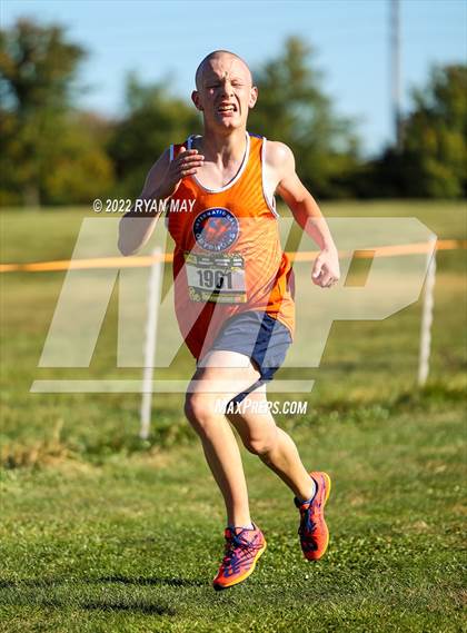 Thumbnail 2 in IHSAA Boys Cross Country Sectionals photogallery.