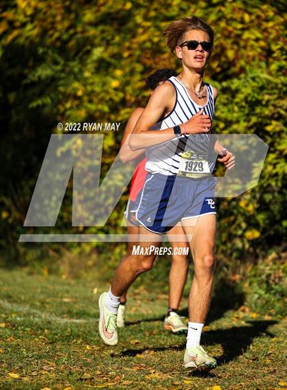 Thumbnail 3 in IHSAA Boys Cross Country Sectionals photogallery.