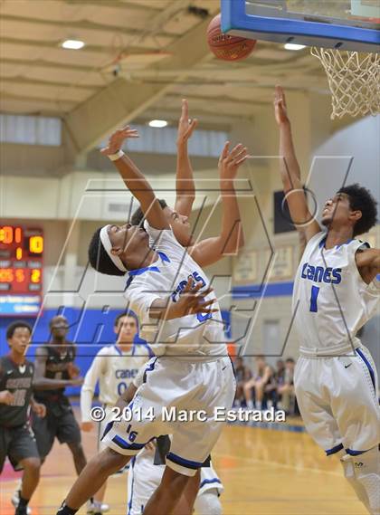 Thumbnail 3 in Seffner Christian vs. Inlet Grove 2014 Mustang Christmas Tournament photogallery.