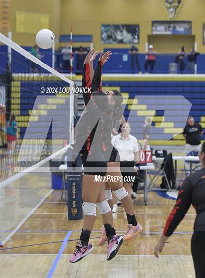 Thumbnail 1 in Grants vs Espanola (Tournament of Champions at Santa Fe High) photogallery.