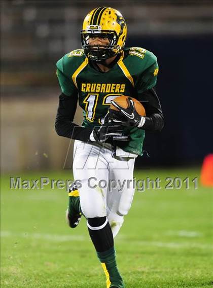 Thumbnail 3 in Cromwell vs. Holy Cross (CIAC Class S Final) photogallery.