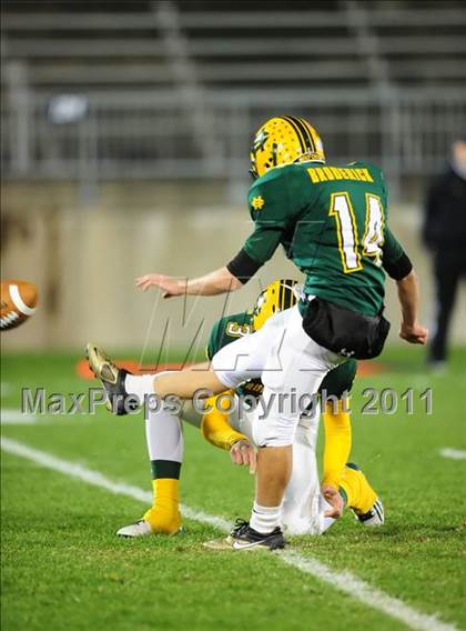 Thumbnail 2 in Cromwell vs. Holy Cross (CIAC Class S Final) photogallery.