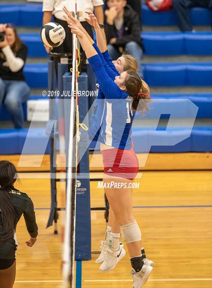 Thumbnail 3 in Avon vs Roncalli (IHSAA 4A Regional Semifinal) photogallery.