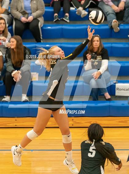 Thumbnail 1 in Avon vs Roncalli (IHSAA 4A Regional Semifinal) photogallery.