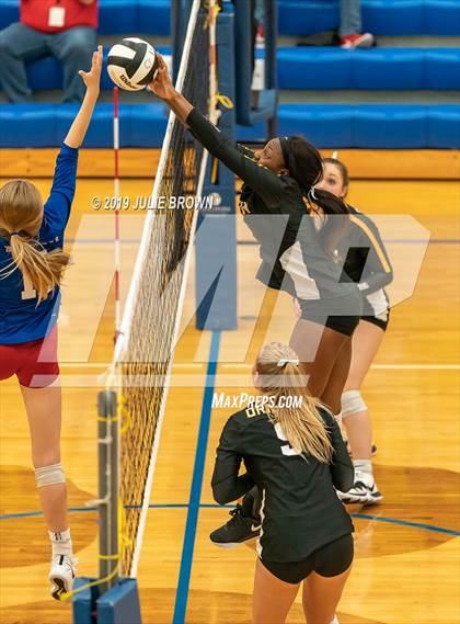 Thumbnail 1 in Avon vs Roncalli (IHSAA 4A Regional Semifinal) photogallery.