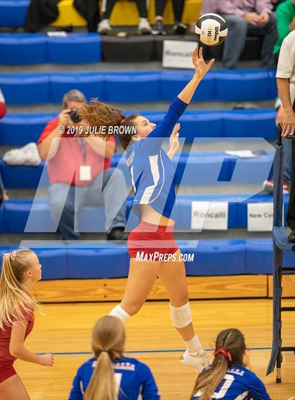 Thumbnail 2 in Avon vs Roncalli (IHSAA 4A Regional Semifinal) photogallery.