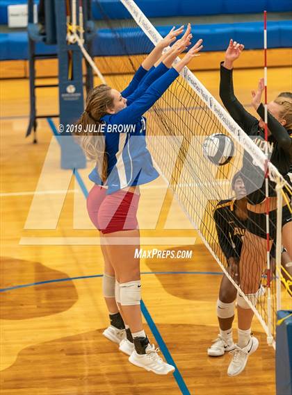 Thumbnail 3 in Avon vs Roncalli (IHSAA 4A Regional Semifinal) photogallery.