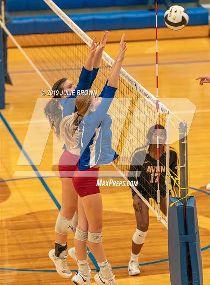 Thumbnail 3 in Avon vs Roncalli (IHSAA 4A Regional Semifinal) photogallery.