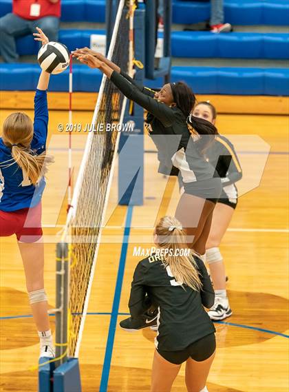 Thumbnail 2 in Avon vs Roncalli (IHSAA 4A Regional Semifinal) photogallery.