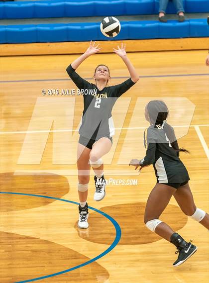 Thumbnail 3 in Avon vs Roncalli (IHSAA 4A Regional Semifinal) photogallery.