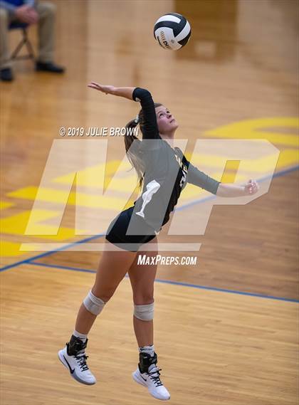 Thumbnail 2 in Avon vs Roncalli (IHSAA 4A Regional Semifinal) photogallery.