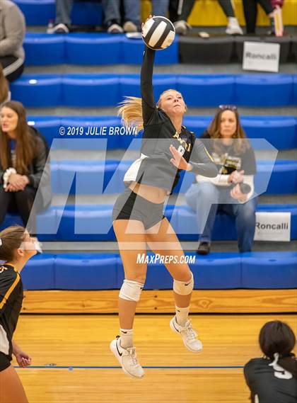 Thumbnail 3 in Avon vs Roncalli (IHSAA 4A Regional Semifinal) photogallery.