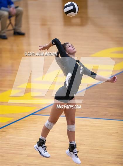 Thumbnail 1 in Avon vs Roncalli (IHSAA 4A Regional Semifinal) photogallery.