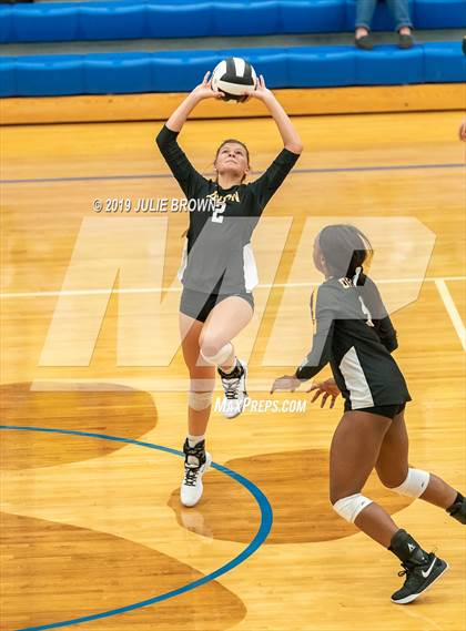 Thumbnail 1 in Avon vs Roncalli (IHSAA 4A Regional Semifinal) photogallery.