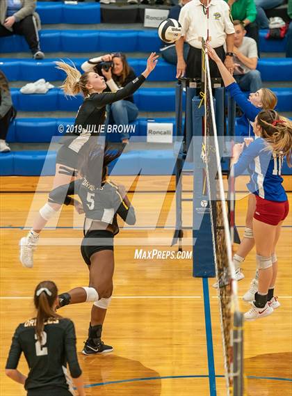 Thumbnail 1 in Avon vs Roncalli (IHSAA 4A Regional Semifinal) photogallery.