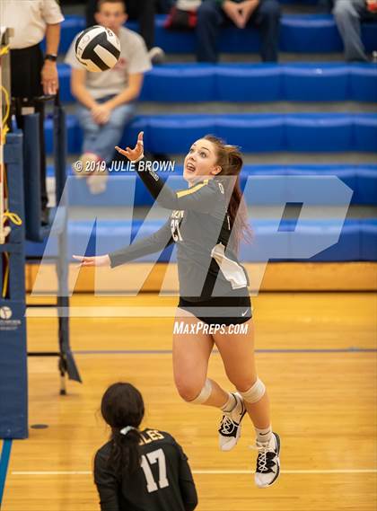 Thumbnail 2 in Avon vs Roncalli (IHSAA 4A Regional Semifinal) photogallery.