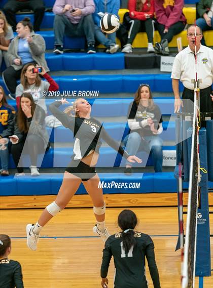 Thumbnail 3 in Avon vs Roncalli (IHSAA 4A Regional Semifinal) photogallery.
