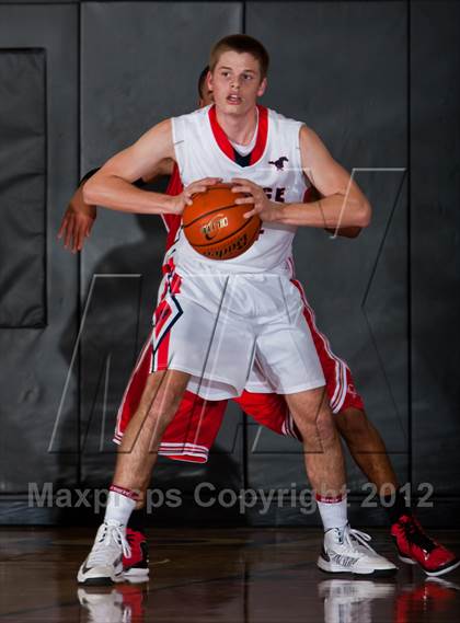 Thumbnail 2 in Pearce vs. Crosby (McDonald's Texas Invitational) photogallery.