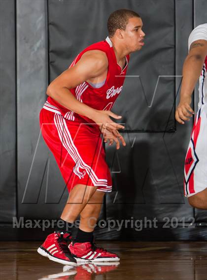 Thumbnail 1 in Pearce vs. Crosby (McDonald's Texas Invitational) photogallery.