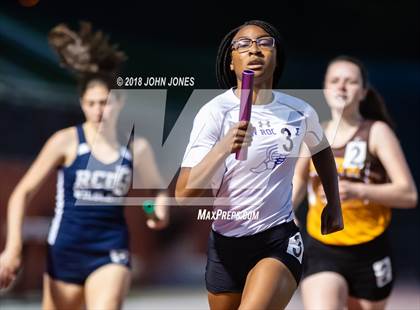 Thumbnail 2 in 2018 Loucks Games (Women's 4x400 Relay Frosh/Soph) photogallery.
