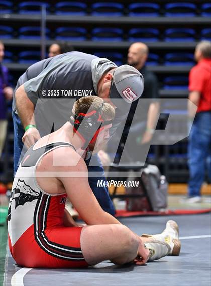 Thumbnail 3 in UIL Wrestling 5A-6A Finals (Round 4) photogallery.