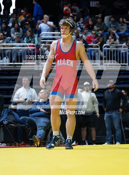 Thumbnail 3 in UIL Wrestling 5A-6A Finals (Round 4) photogallery.