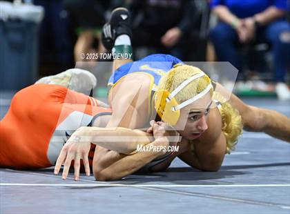 Thumbnail 1 in UIL Wrestling 5A-6A Finals (Round 4) photogallery.