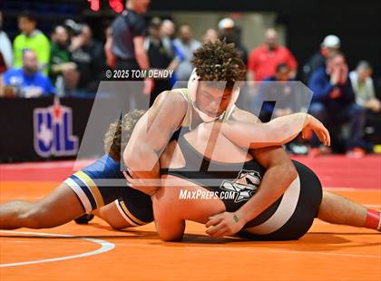 Thumbnail 3 in UIL Wrestling 5A-6A Finals (Round 4) photogallery.