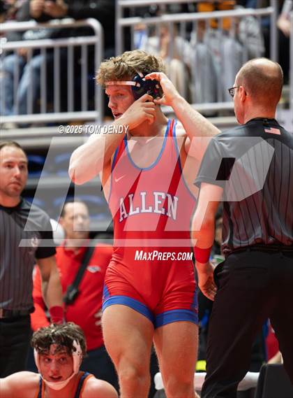 Thumbnail 3 in UIL Wrestling 5A-6A Finals (Round 4) photogallery.