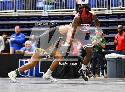 Thumbnail 1 in UIL Wrestling 5A-6A Finals (Round 4) photogallery.